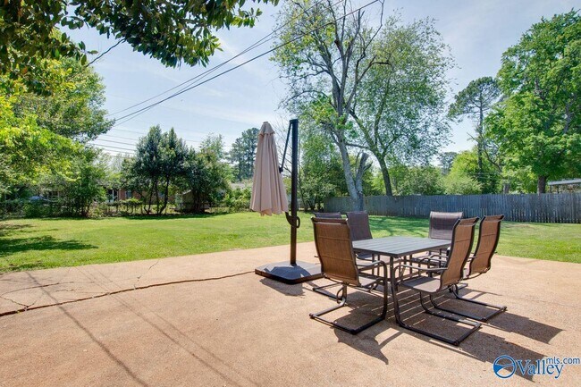 Building Photo - 215 Drake Ave SW