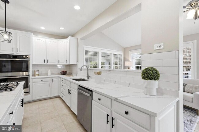 Building Photo - 19925 Interlachen Cir