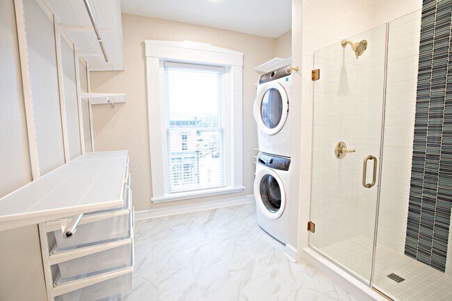 Building Photo - 100 W Main St