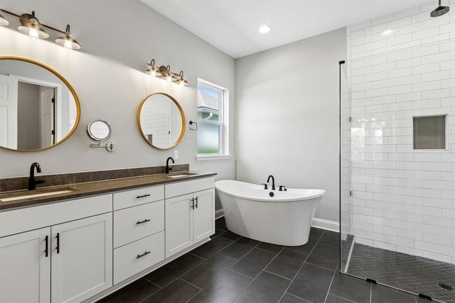 Building Photo - 95169 Poplar Way