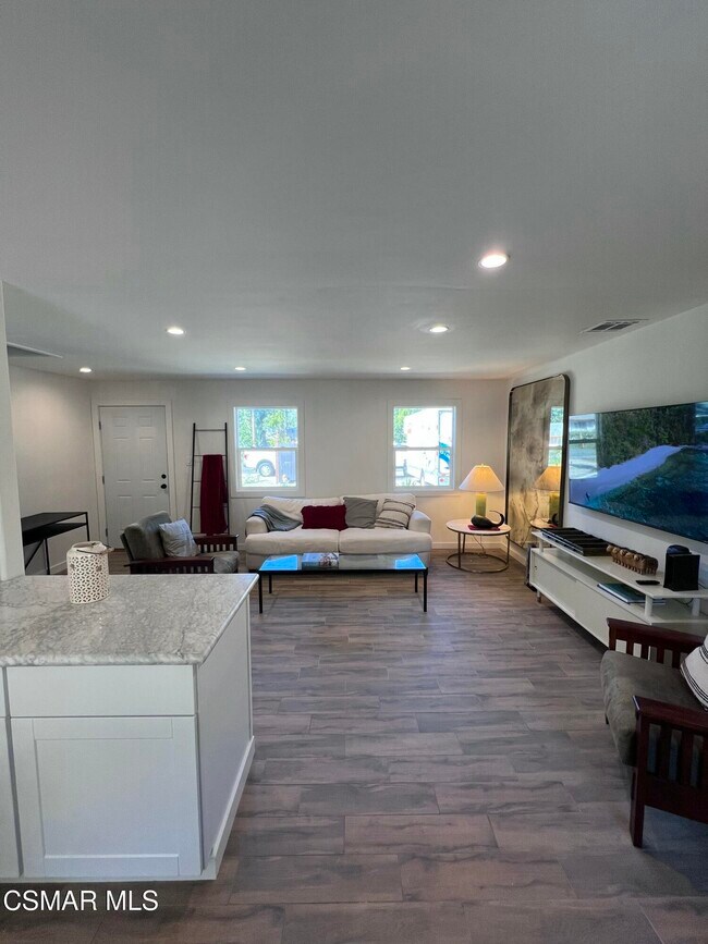 Building Photo - 3076 Los Robles Rd