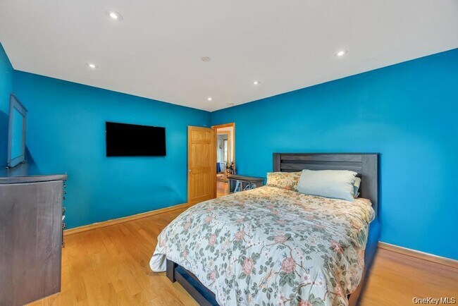 Building Photo - 4 2nd St