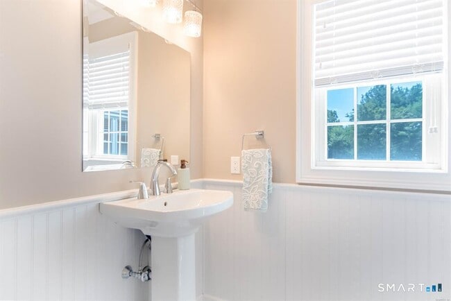 Building Photo - 309 Aspetuck Trail