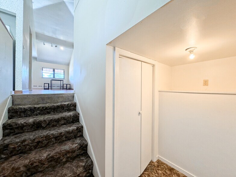 Building Photo - 5856 Darlington Rd