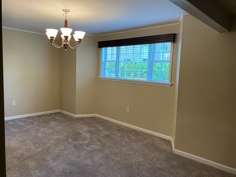 Building Photo - 5260 Crossbow Cir