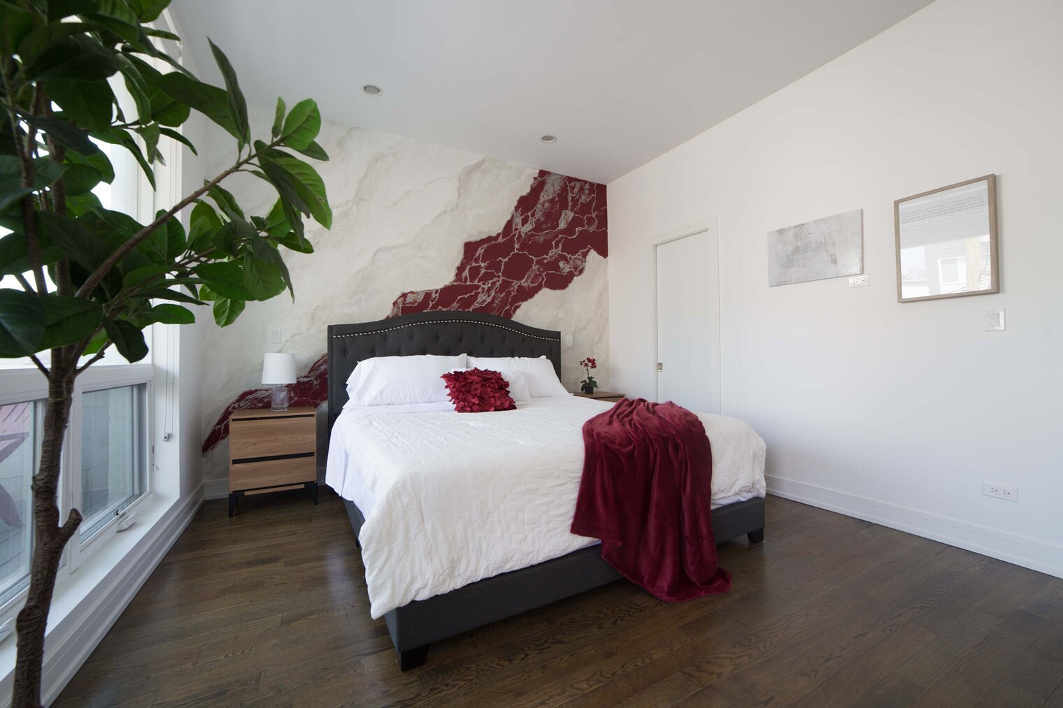 Building Photo - 2048 W Chicago Ave