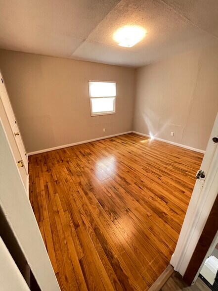 Bedroom 1 - 3913 Evergreen Ave SE