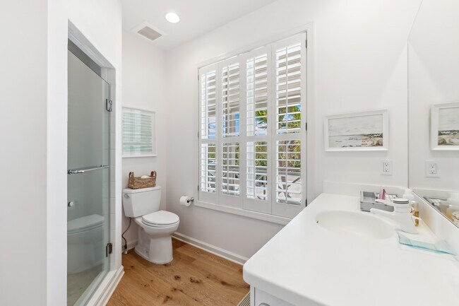 Building Photo - 4040 Loomis Ave