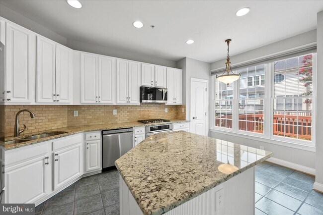 Building Photo - 1308 Wild Oak Terrace
