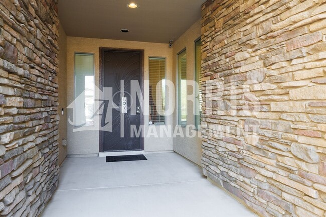Building Photo - Beautiful Large Home NOT FURNISHED with Pool in Villago Community