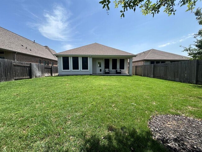 Building Photo - 305 Crossvine Trail