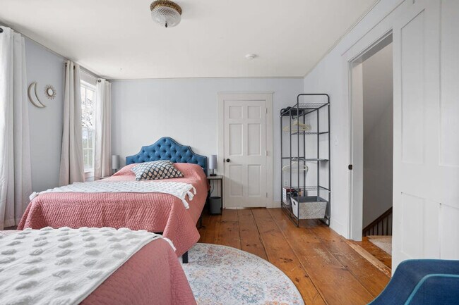 Building Photo - 38 Exeter Rd