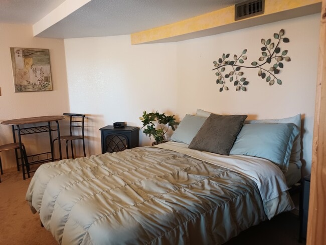 Main bedroom - 11136 Circle Dr