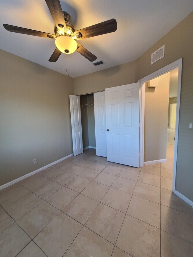 Building Photo - 1169 Golden Lakes Blvd