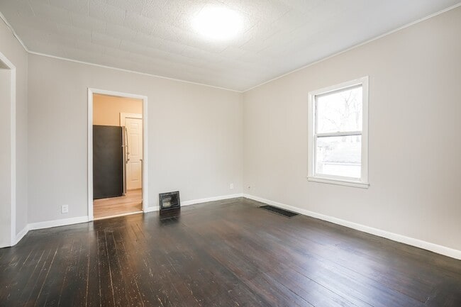 Building Photo - 226 E Fairview Ave