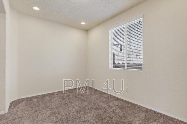 Building Photo - 7110 Overview Rd NE