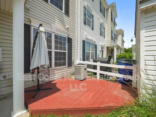 Building Photo - 4910 Edgeware Ter