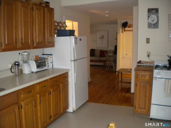 Building Photo - 382 Whitney Ave