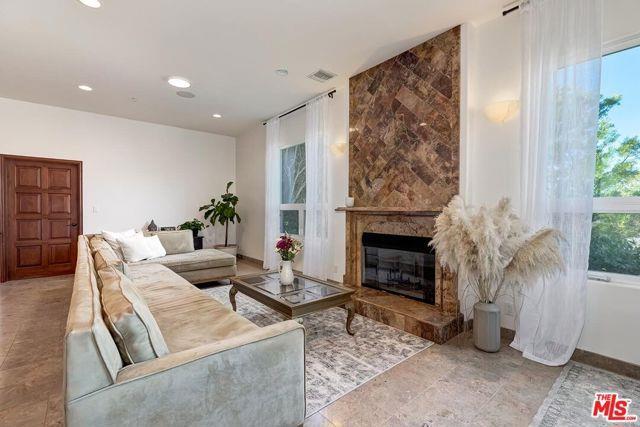 Building Photo - 10827 Pacific View Dr