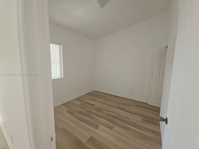 Building Photo - 1241 SE 29th St