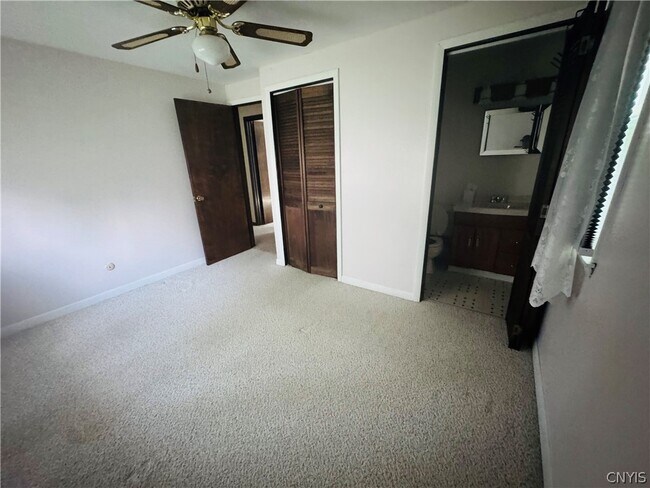 Building Photo - 5336 Caughdenoy Rd