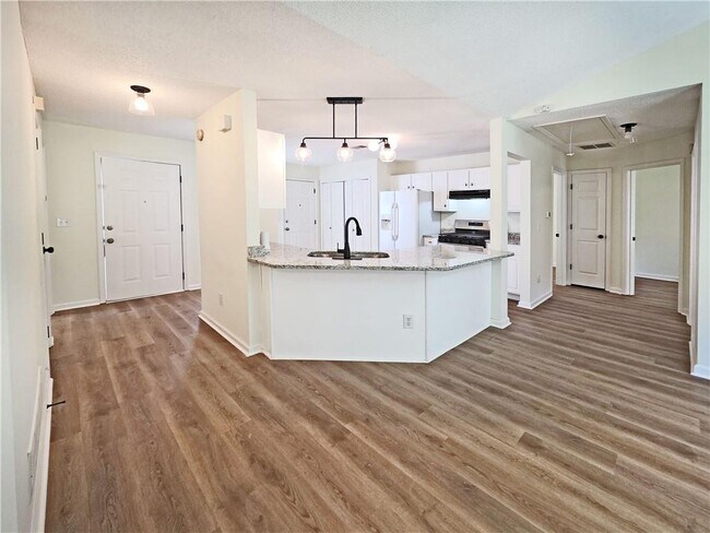 Building Photo - 2806 Vintage Wood Way