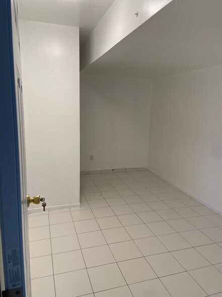 Building Photo - 8127 White Oak Ave