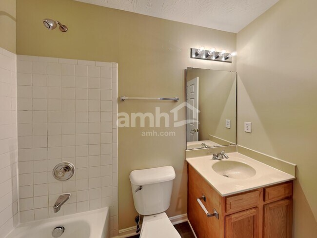 Building Photo - 5 S Ridge Dr