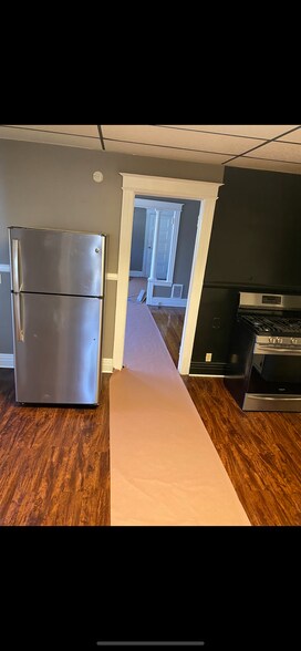 Building Photo - 857 N Goodman St