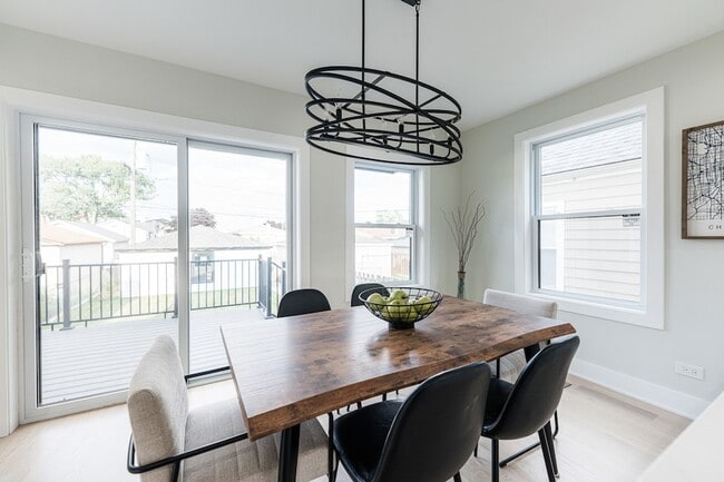 Building Photo - 4129 N Oketo Ave