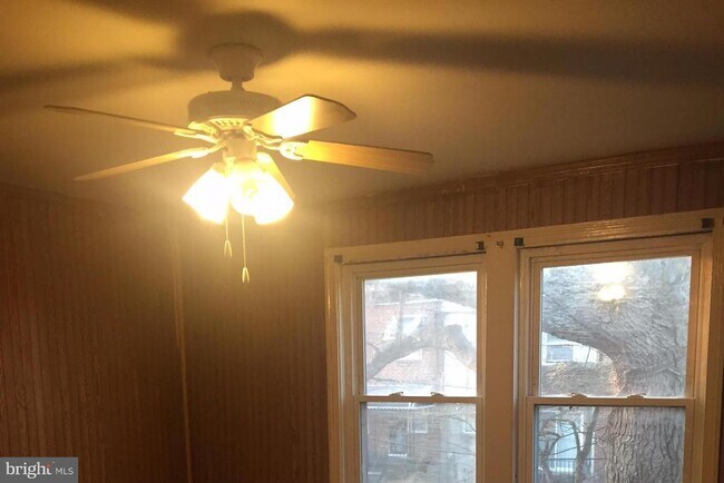 Building Photo - 106 Denison St