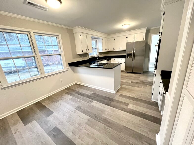 Building Photo - 2401 Clematis Trl