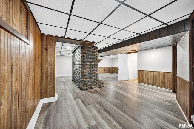 Building Photo - 1413 W Gilbert Ave