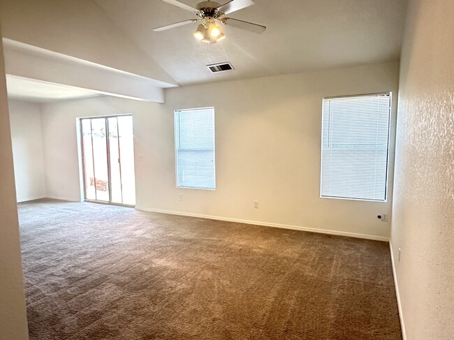 Building Photo - 3032 W Easterday Ln
