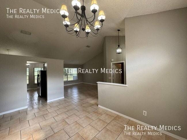 Building Photo - 1004 N Magee Creek Ct