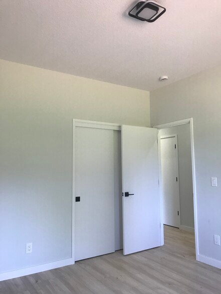 Main Bedroom 12'x11' - 19609 SE Chitwood Rd