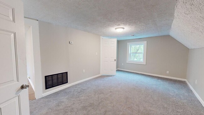 Building Photo - 12000 Bennington Ave