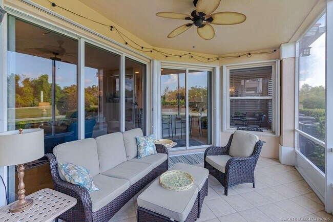 Building Photo - 2371 SW Carriage Hill Terrace