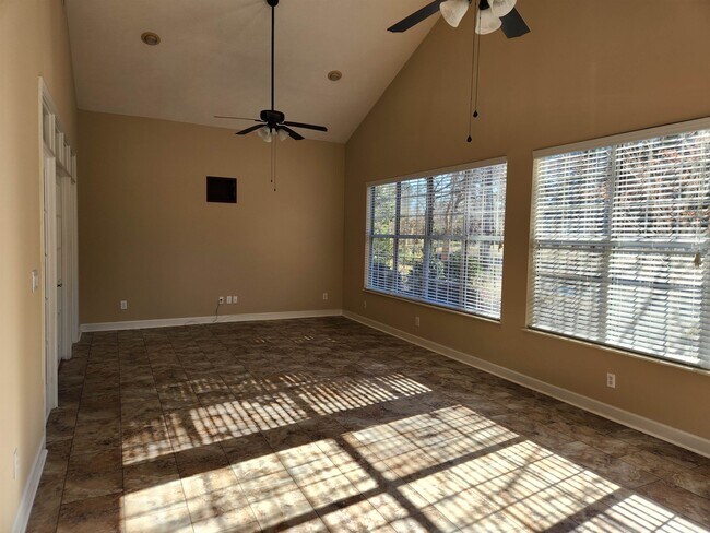 Building Photo - 9398 Pinckney Ln