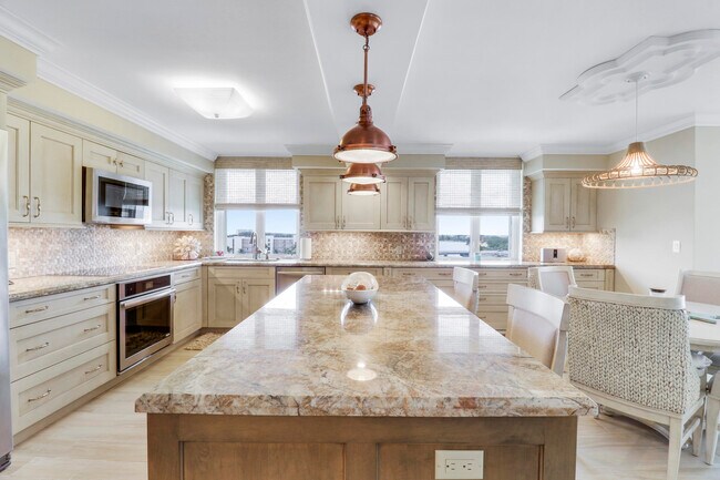 Building Photo - 375 S Beach Rd