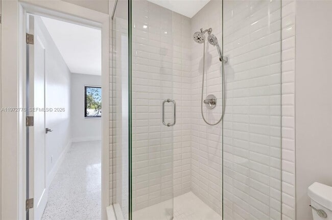 Building Photo - 2190 NE 51st Ct