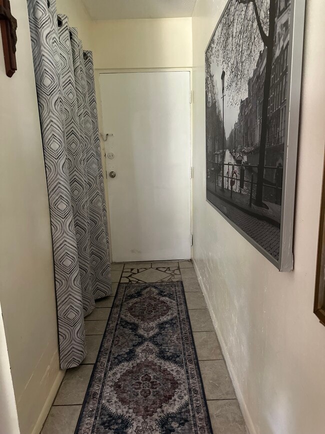 Building Photo - 1655 S Highland Ave