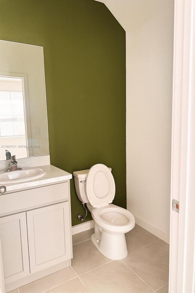 Building Photo - 1509 NE 3rd Ave