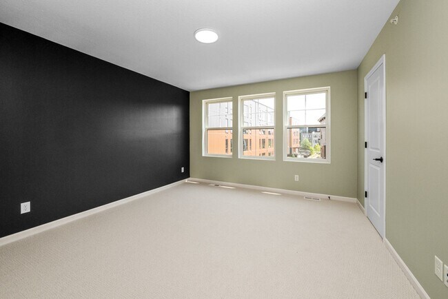 Building Photo - 848 Woodlawn Ave