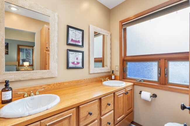 Building Photo - 10507 Rainier Ave S