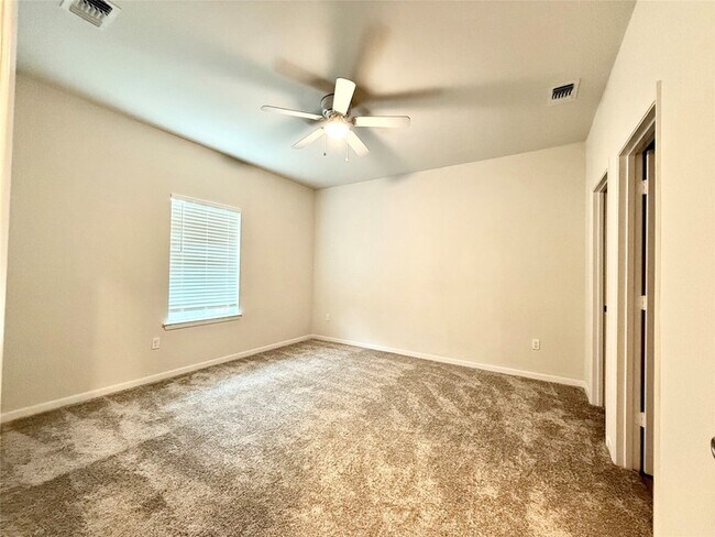 Building Photo - 2301 N Hickory St