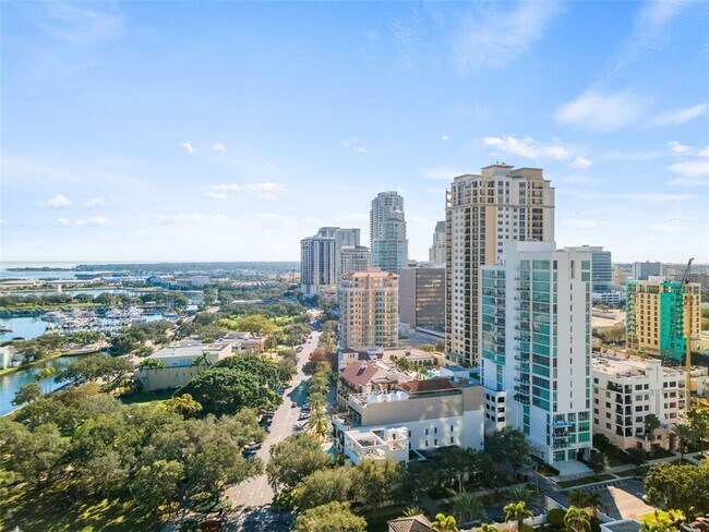 Building Photo - 176 4th Ave NE