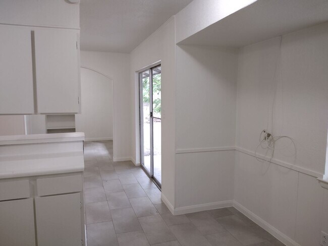 Building Photo - Meadow Village