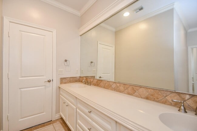 Building Photo - 7626 E Jordan Cove