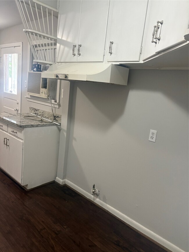 Building Photo - 3002 Carter St